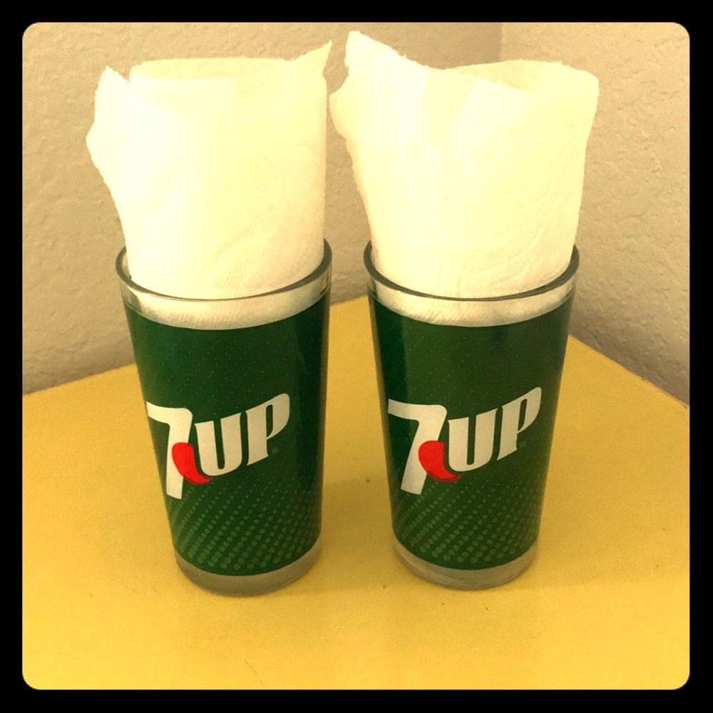 Vintage 7up glasses set of 2
